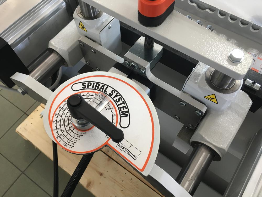 Spodní ovládání formátovací pily Image